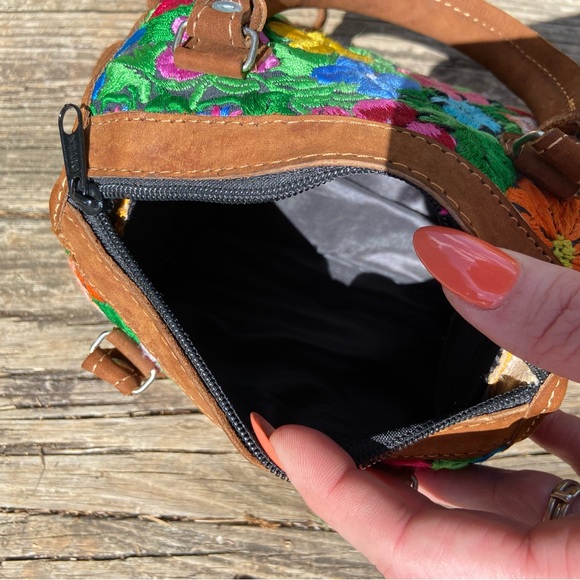 Vintage Guatemala floral embroidered mini bag - Picture 11 of 11